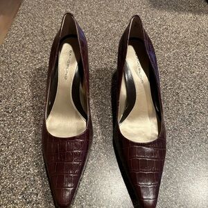 Bandolino Burgundy Croc-Embossed Heels